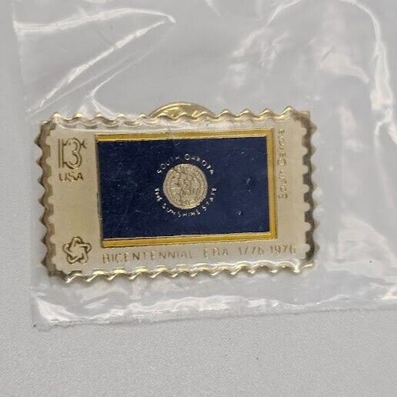 Set of 2 USPS 13 Cent BICENTENNIAL Stamp Enamel Lapel PIN/Pinback South Dakota - Picture 4 of 8